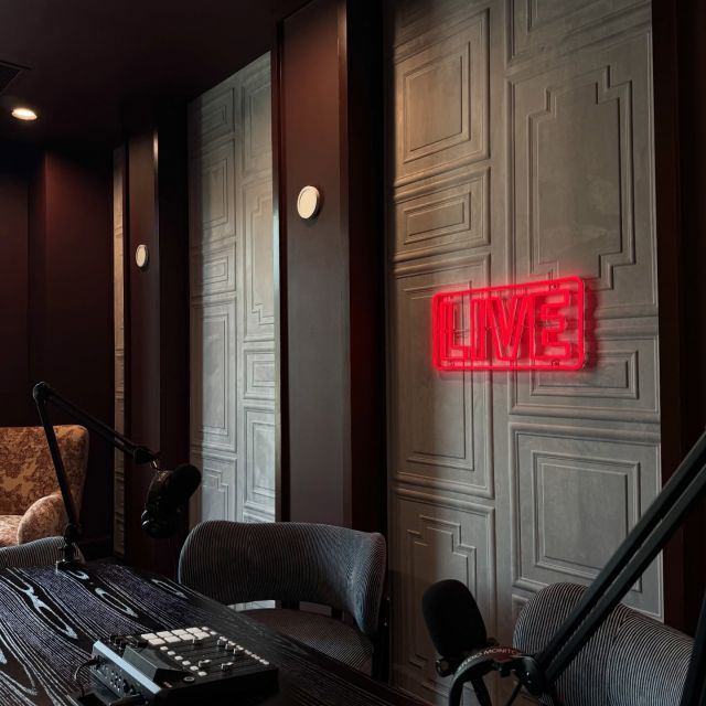 LIVE from the content studio!

comment the name of your podcast you’re starting👇🏻

#verve #columbiasc #studenthousing #universityofsouthcarolina