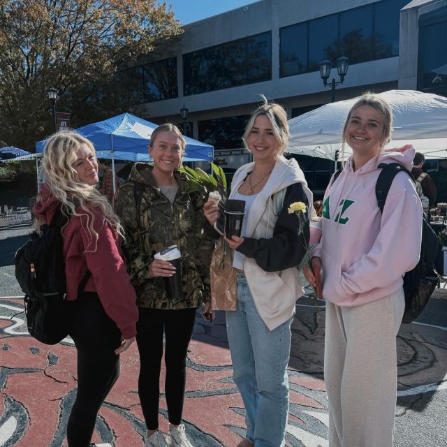 besties that sign together, stay together 🤝

tour @ VERVE to see what all the talk is really about