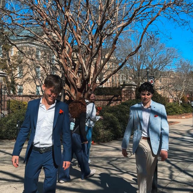 call VERVE, not your ex 🌹💌

we won’t leave you on read & we’ll give you a gift card when you tour…