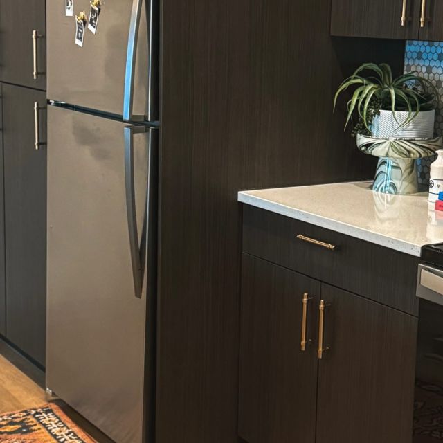 whether you’re looking for a cozy 1-bedroom or a spacious 5-bedroom layout, experience top-tier luxury with your own private bathroom. every unit comes fully furnished featuring stainless steel appliances, quartz countertops, soft-closing cabinets, and a 55” TV.

spots fill fast - sign now to lock in your space! tap the link in bio to book a tour today.